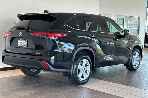 2022 Toyota Highlander LE