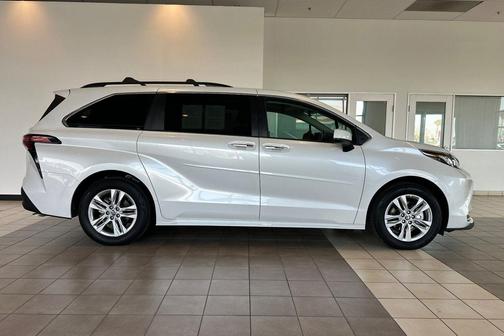2022 Toyota Sienna XLE