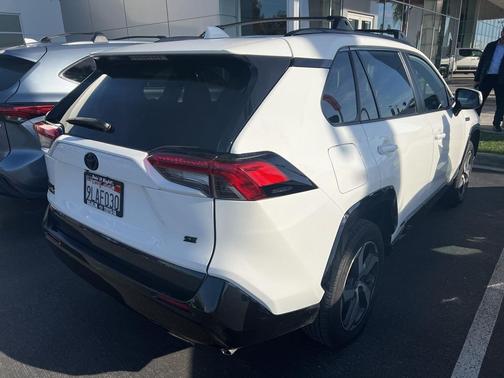2024 Toyota RAV4 Prime SE
