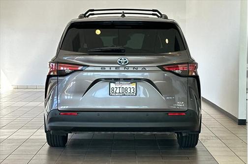 2022 Toyota Sienna XLE 8 Passenger