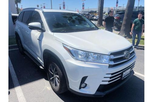 Blizzard Pearl 2017 Toyota Highlander Hybrid XLE