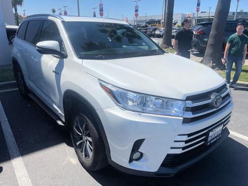 Blizzard Pearl 2017 Toyota Highlander Hybrid XLE