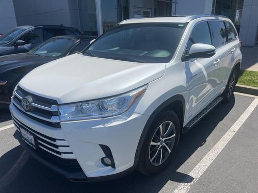 Blizzard Pearl 2017 Toyota Highlander Hybrid XLE
