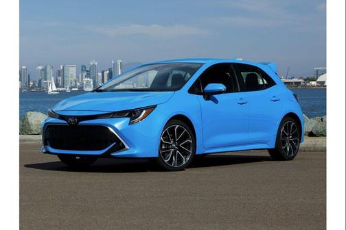 Midnight Black Metallic 2019 Toyota Corolla Hatchback SE