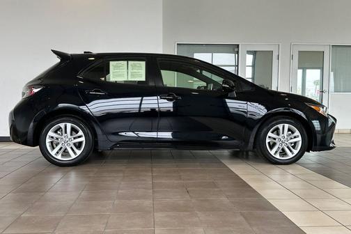 Midnight Black Metallic 2019 Toyota Corolla Hatchback SE