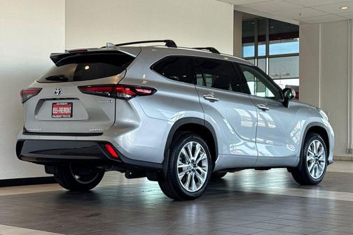 Celestial Silver Metallic 2024 Toyota Highlander Hybrid Limited