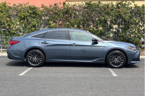 2020 Toyota Avalon Hybrid XSE