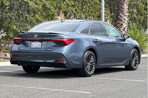 2020 Toyota Avalon Hybrid XSE