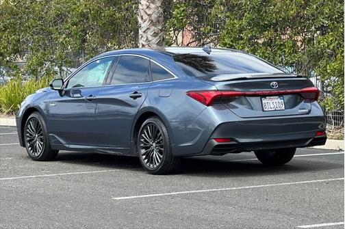 2020 Toyota Avalon Hybrid XSE