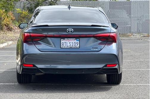 2020 Toyota Avalon Hybrid XSE