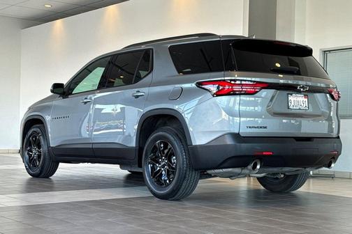 Sterling Gray Metallic 2023 Chevrolet Traverse LS