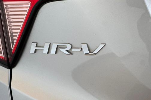 Alabaster Silver Metallic 2016 Honda HR-V LX