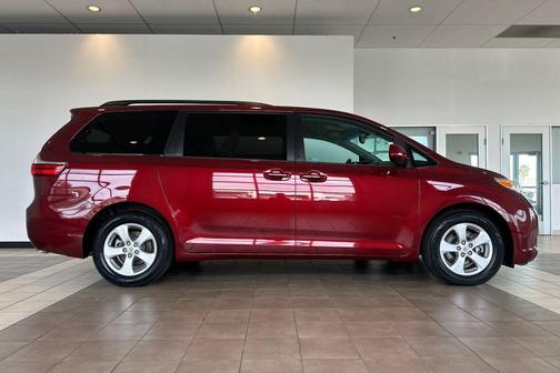 2016 Toyota Sienna LE
