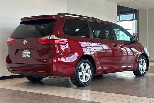 2016 Toyota Sienna LE