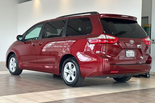 2016 Toyota Sienna LE
