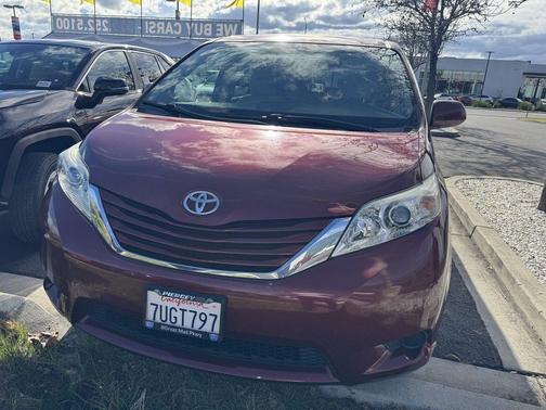 2016 Toyota Sienna LE