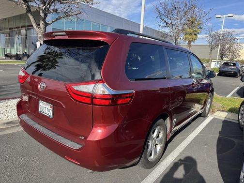 2016 Toyota Sienna LE