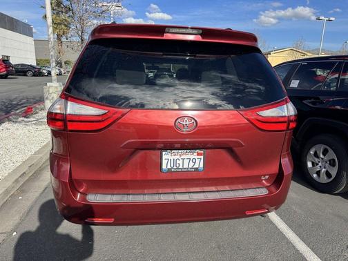 2016 Toyota Sienna LE