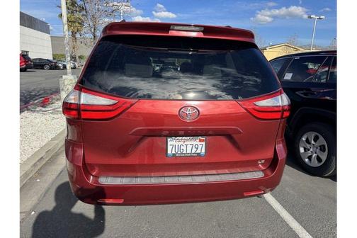 2016 Toyota Sienna LE
