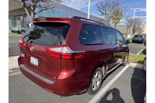 2016 Toyota Sienna LE
