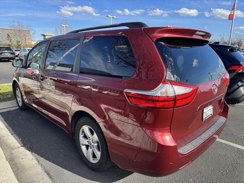 2016 Toyota Sienna LE