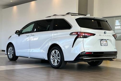 2024 Toyota Sienna Platinum 7 Passenger