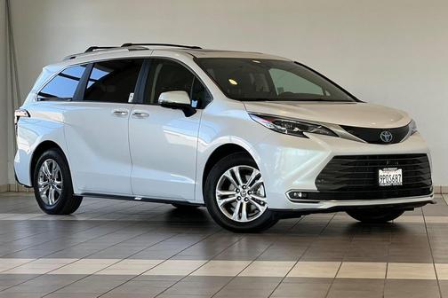 2024 Toyota Sienna Platinum 7 Passenger