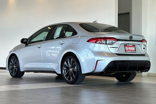 Classic Silver Metallic 2025 Toyota Corolla SE