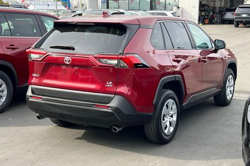 2024 Toyota RAV4 LE