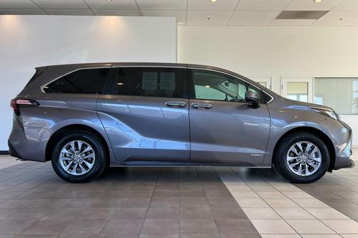 2021 Toyota Sienna LE