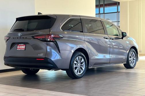 2021 Toyota Sienna LE