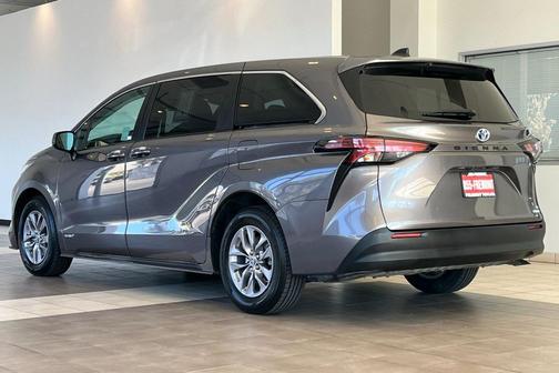 2021 Toyota Sienna LE