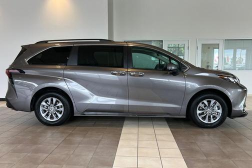 2024 Toyota Sienna XLE