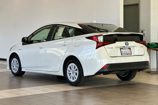 Blizzard Pearl 2019 Toyota Prius L