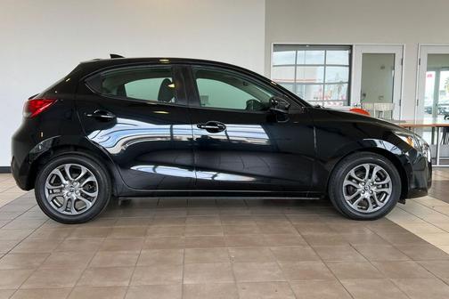 2020 Toyota Yaris Sedan LE