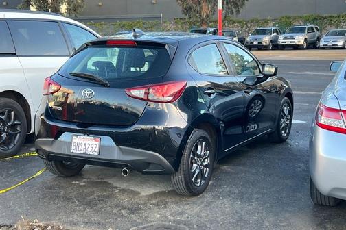 2020 Toyota Yaris Sedan LE
