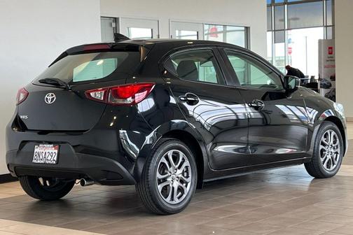 2020 Toyota Yaris Sedan LE