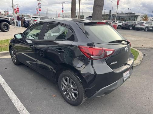 2020 Toyota Yaris Sedan LE