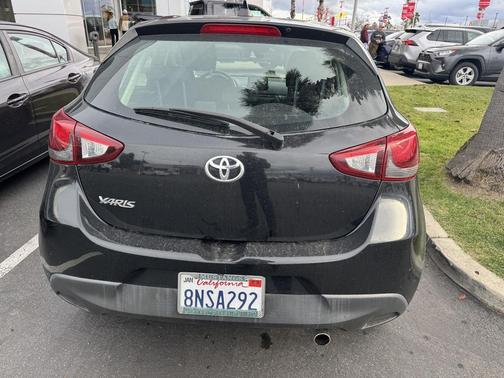 2020 Toyota Yaris Sedan LE