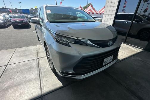 2023 Toyota Sienna XLE