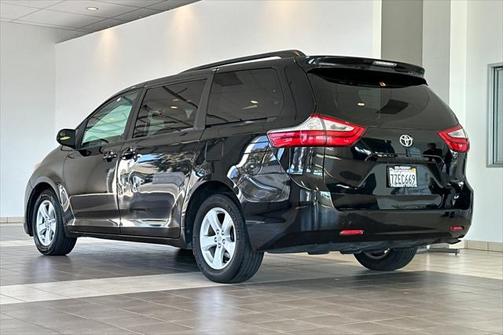 2017 Toyota Sienna LE