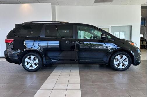 2017 Toyota Sienna LE