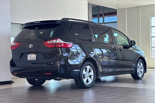 2017 Toyota Sienna LE