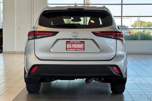 Celestial Silver Metallic 2024 Toyota Highlander XLE