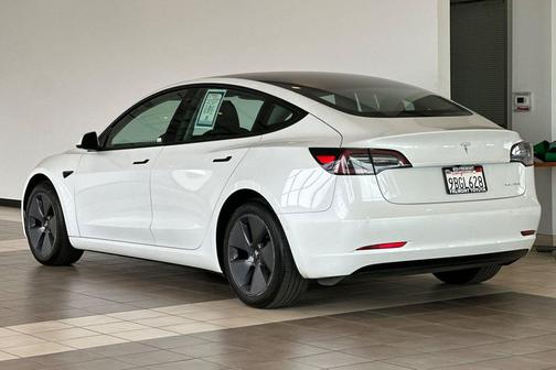 Pearl White Multi-Coat 2022 Tesla Model 3 Long Range
