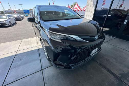 2022 Toyota Sienna XSE 7 Passenger