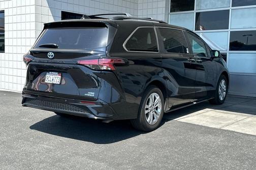 2022 Toyota Sienna XSE 7 Passenger