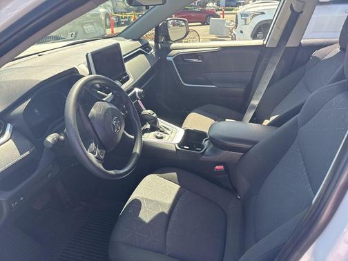 Ice Cap 2024 Toyota RAV4 Hybrid XLE