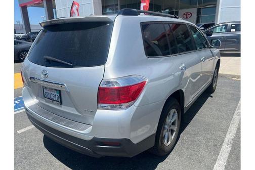 Classic Silver Metallic 2011 Toyota Highlander SE