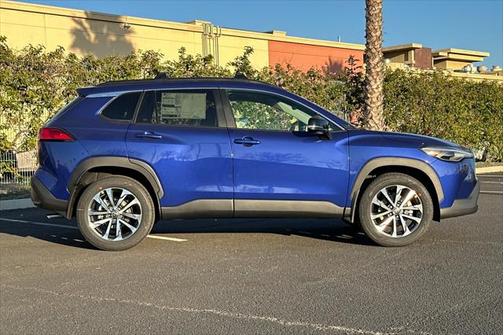 2025 Toyota Corolla Cross XLE